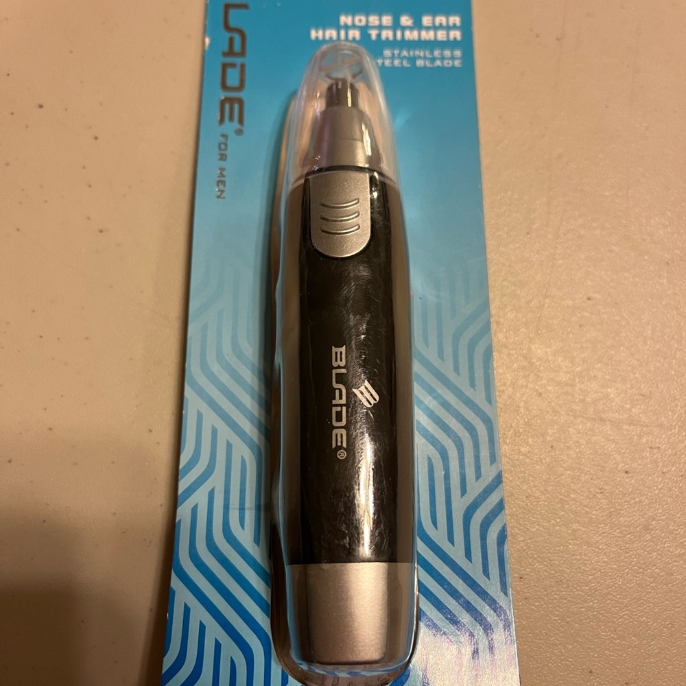 Men’s Nose and ear hair trimmer. By blade for men